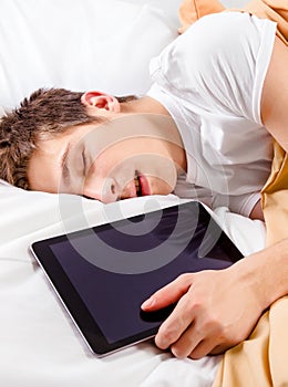 Man sleep with a Tablet