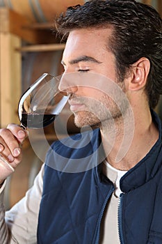 Man smelling red wine fragrances