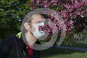 Man suffers from pollen allergy