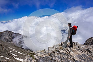 Uomo sul da montagna 