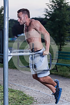 Man training triceps brachii