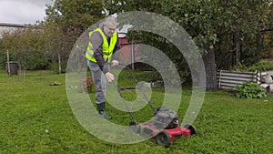 Man try started lawnmover