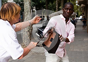 Man trying to thieve female handbag
