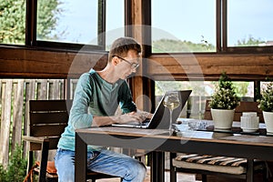 Man typing on laptop while being on vacations