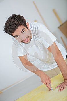 Man using stanley knife