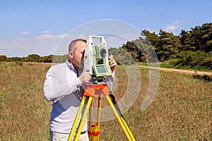 Man using of total station