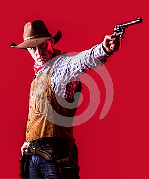 Hombre agotador vaquero un sombrero pistolas. Oeste armas. retrato vaquero. Americano en occidental hombre un sombrero. retrato 