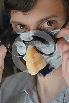 Man wearing face mask and Groucho glasses