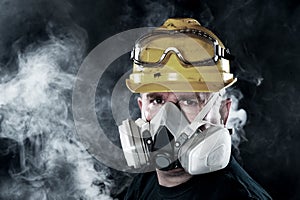 Man wearing respirator photo