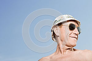 Man wearing sunhat and sunglasses photo