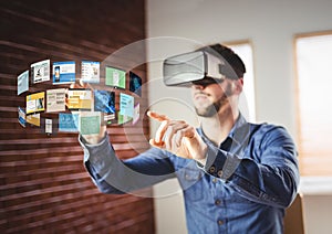 Uomo logorante virtualmente cuffie interfaccia 