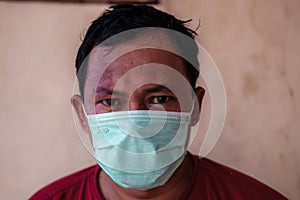 Man wears mask to anticipate coronavirus covid-19