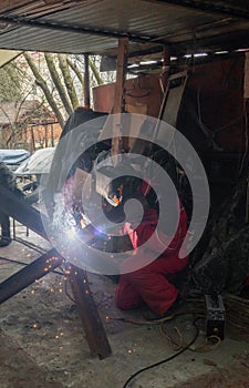 Man welds antitank hedgehogs from metal on Ukrainian-Russian war