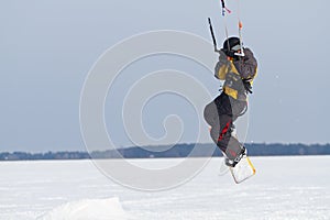 Man winter snowkiting