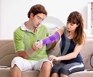 Man and woman discussing elbow strap