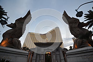 Mandalay Bay, statue, landmark, monument, sculpture