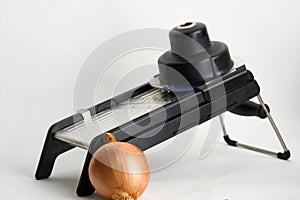 Mandoline slicer with onion