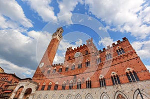 Mangia Tower, Italian Torre del Mangia in Siena, Italy - Tuscany region