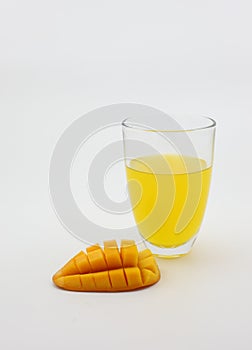 Mango juice and fresh mango