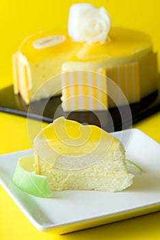Mango mousse cake