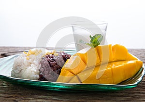 Mango with sticky rice in Thai style dessert.