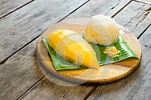 Mango sticky rice on wooden plate