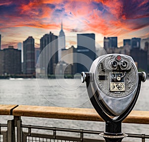 Manhattan skyline from Long Island in New York (USA