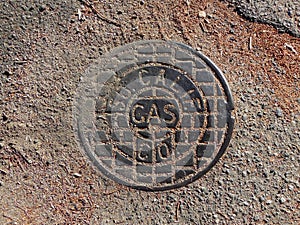 Manhole cover for access to gas mains