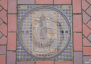 Manhole coverwith tower