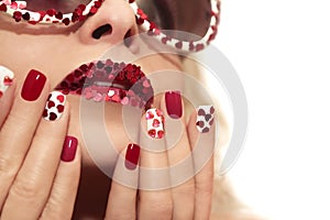 Manicure with hearts.