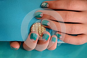 Manicure with turquoise varnish