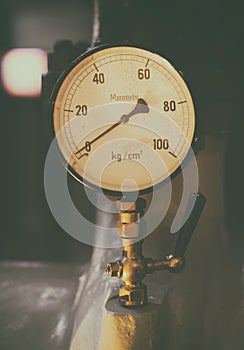 Manometer gauge.