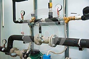 Manometer, pipes and faucet valves of heating system