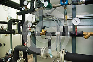 Manometer, pipes and faucet valves of heating system