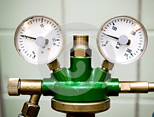 Manometer with reducer