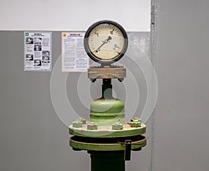 manometers, industrial barometers on machines