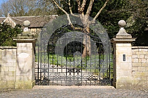 Mansion Gate