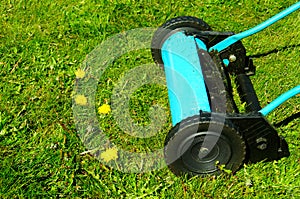 Manual lawn mower