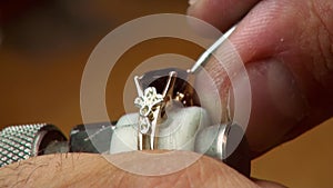 Manual setting of the precious stones in jewelry