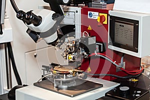 Manual universal wire bonder