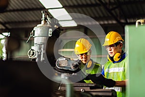 Manual workers cooperating while measuring a electronic