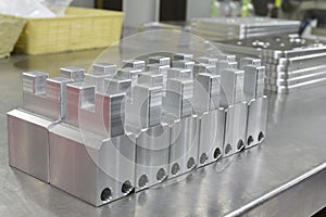 Manufacture Aluminum array on stainless steel table