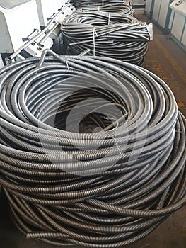 Manufacture of stainless steel braid. Flexible metal pipes with a braid