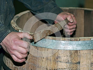 Manufacture of wooden barrels in the factory