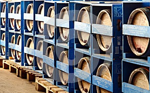 Manufacture of wooden barrels in the factory