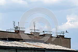 Many antennas on the roof of the building