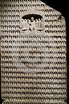 Many of the Buddha statues on the stone tablet