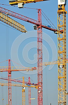 Many elevating cranes