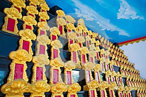 Many empty families and ancestors worship in Chinese temple - Chinese culture