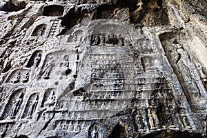 Many fine statues of Buddha are embossed on the rocks